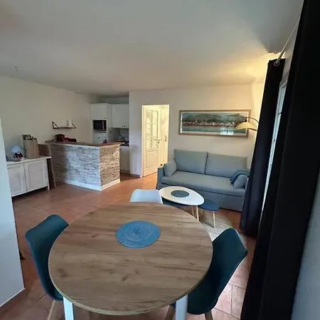Holiday home Charmante Maison Dans Avec Piscine Proche Golf Et