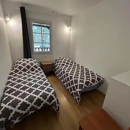 Holiday home Charmante Maison Dans Avec Piscine Proche Golf Et