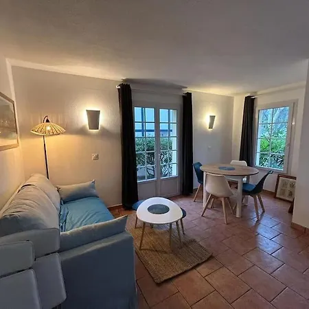Holiday home Charmante Maison Dans Avec Piscine Proche Golf Et